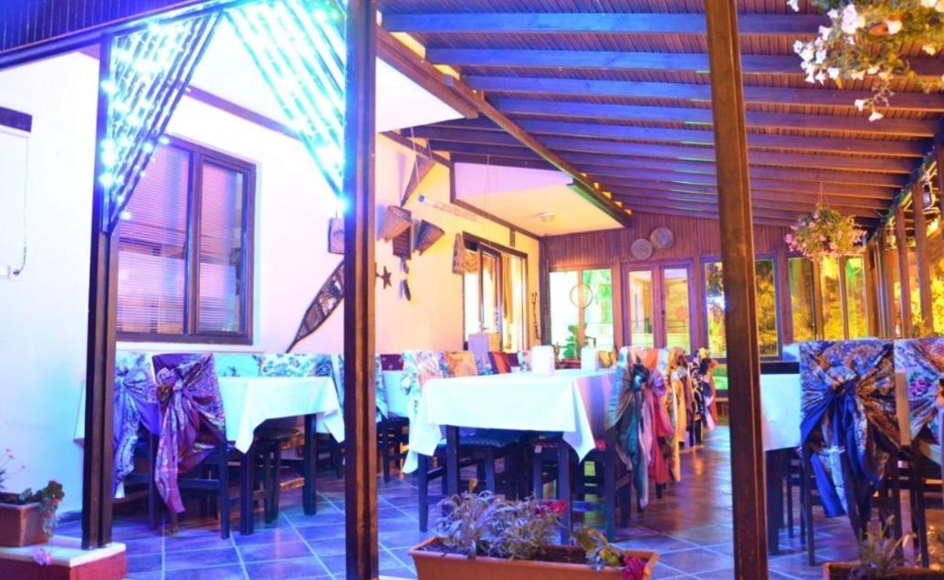 Esra Hotel *